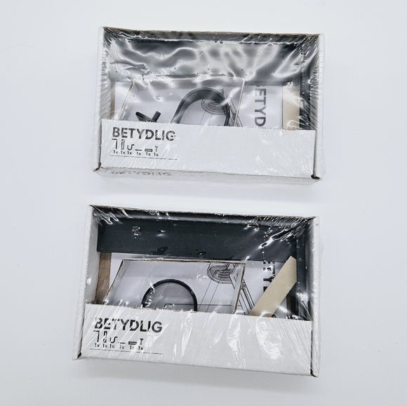 IKEA | BETYDLIG curtain rod ceiling/wall bracket x2 units - black - Picture 2 of 4